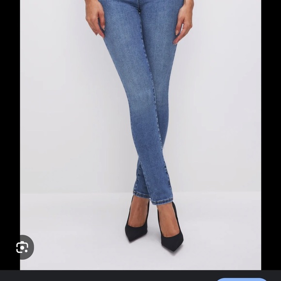 Good American Blue Skinny Jeans with Distressed Wash - Picture 4 of 5